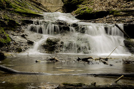 Full Silky Waterfall at the end of Parfrey's Glen, Wisconsin thumbnail