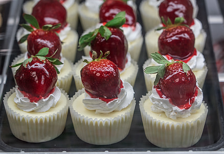 cupcake with strawberry dip thumbnail