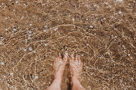 Female legs in the sand thumbnail
