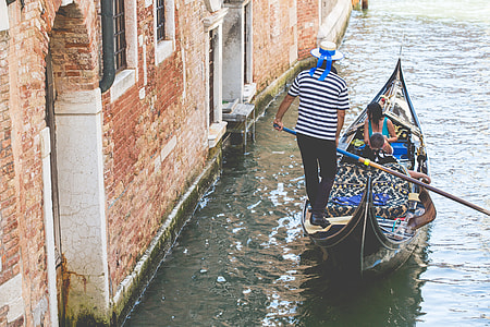Gondola in Venice, Italy thumbnail