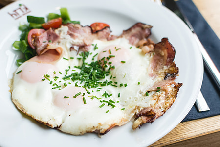 Crunchy sunny side up eggs with bacon thumbnail