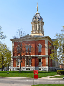 Marshall County courthouse in Plymouth, Indiana thumbnail
