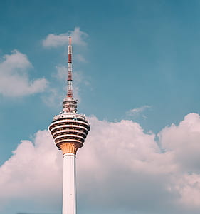 CN tower under blue sky thumbnail