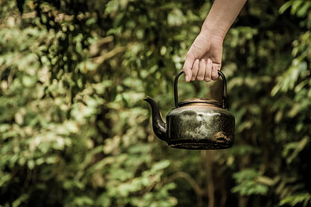 black metal kettle thumbnail
