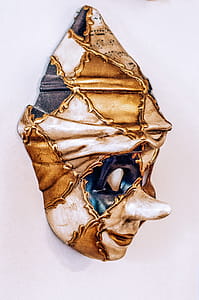 Photograph of a Golden Mask thumbnail