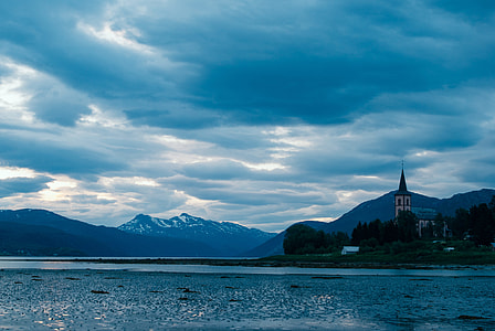 Midnight sun in Norway thumbnail