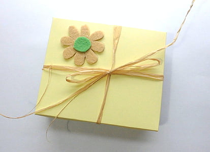 yellow box with brown ribbon thumbnail