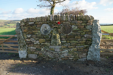 Humorous Stone Wall, Stone Wall thumbnail