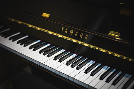 black Yamaha keyboard thumbnail