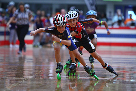 kids racing using inline skates thumbnail