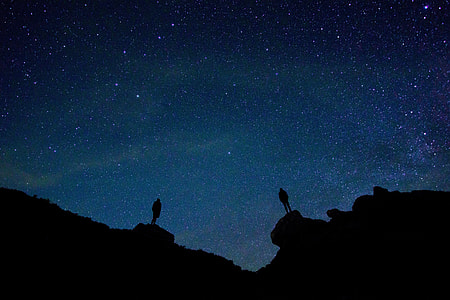 Two people watching the stars thumbnail