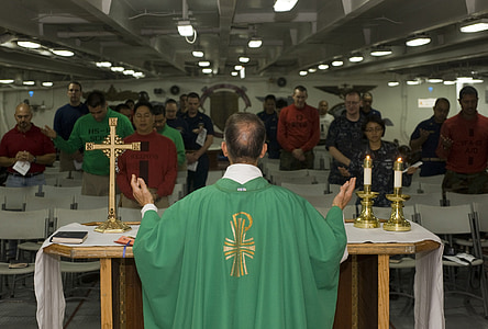 people at mass thumbnail