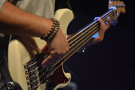 white electric bass guitra thumbnail