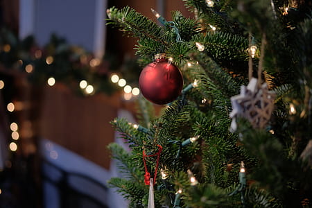 red Christmas bauble thumbnail