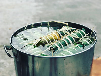stock pot with water thumbnail