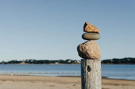 rock balancing photographgy thumbnail