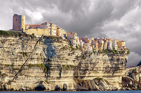 town on edge thumbnail
