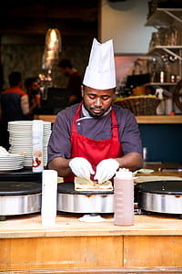 man preparing pizza thumbnail