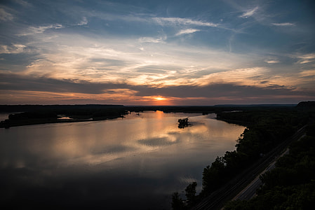 Sunset Over the Mississippi thumbnail