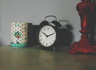 twin bell alarm clock displaying 10:11 thumbnail