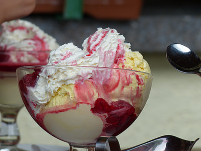 Ice Cream Sundae, Raspberry Cups thumbnail