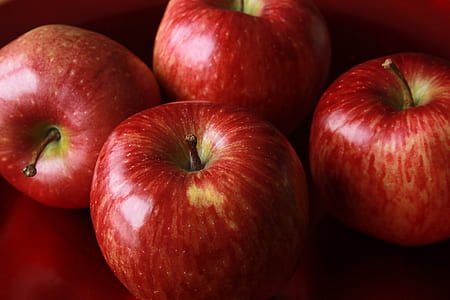 pile of red apple thumbnail