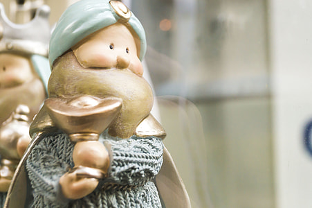 closeup photography of man wearing turban figurine thumbnail