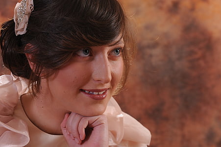 woman posing for picture thumbnail