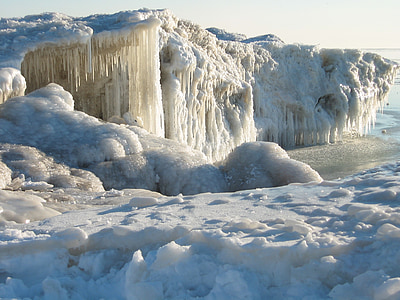 cliff covered with snow thumbnail