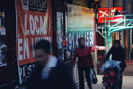 people walking on sidewalks thumbnail