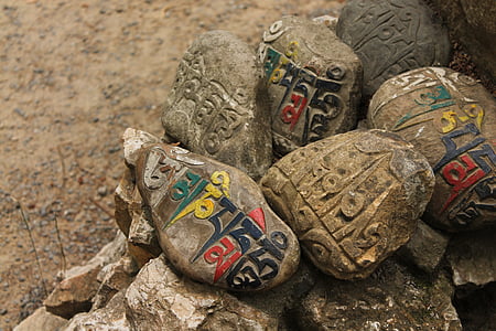 selective focus photography of decorative rocks thumbnail