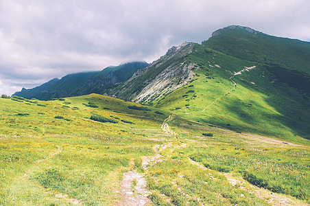 photo of green mountains thumbnail