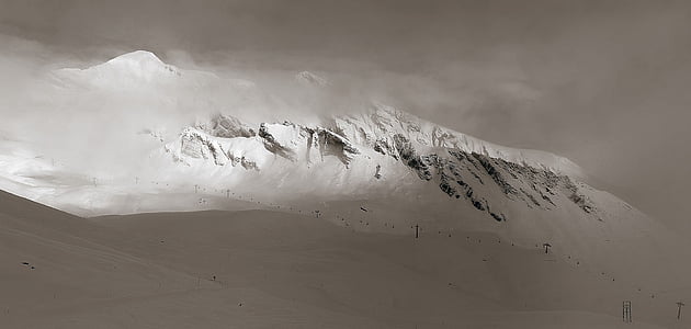 mountain covered of snow thumbnail