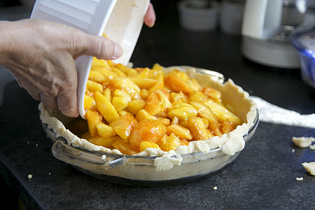 person doing mango pie thumbnail
