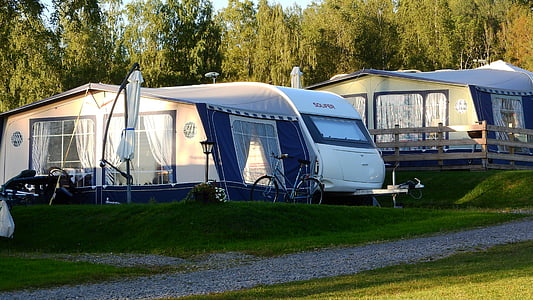 three motorhome near each other thumbnail