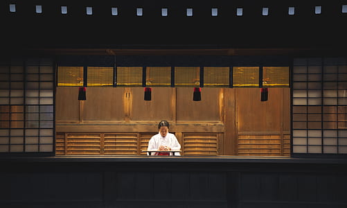 woman in white Japanese traditional robe thumbnail