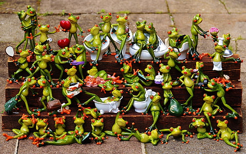 green ceramic frog figurine lot thumbnail