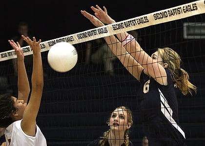 woman playing volleyball thumbnail