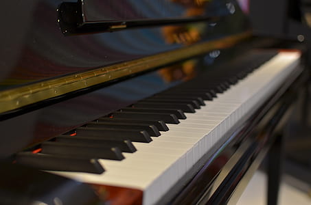 black and white upright piano thumbnail