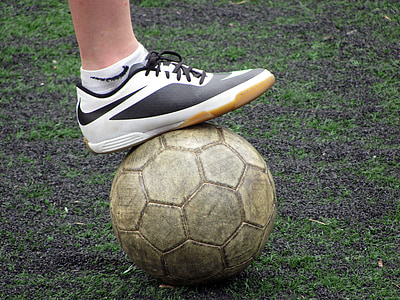 person stepping on soccer ball thumbnail