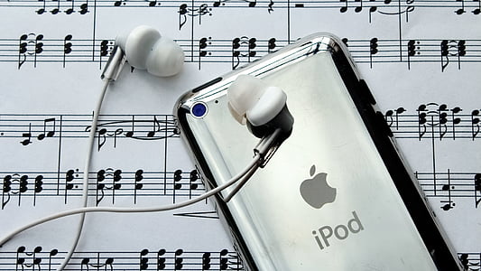 silver iPod Touch and earbuds thumbnail