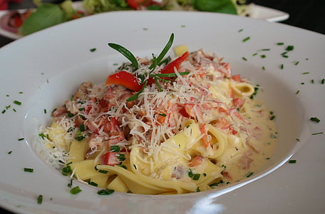 round white plate with pasta thumbnail