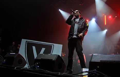 person singing on stage3 thumbnail
