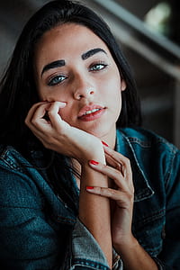 woman in blue chambray top thumbnail