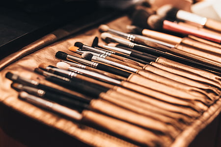 close-up photography of makeup brush lot thumbnail