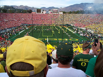 people watching football game thumbnail