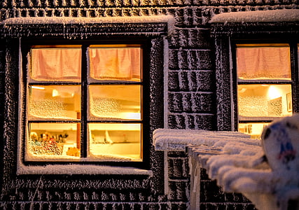 lights on inside windowpane room thumbnail