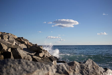 Sea waves crashing on rocks with horizon in the background thumbnail