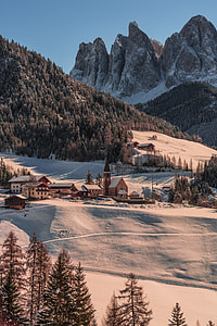 town near mountains thumbnail