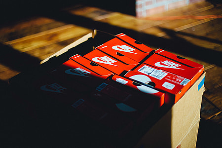 red Nike show box lot thumbnail